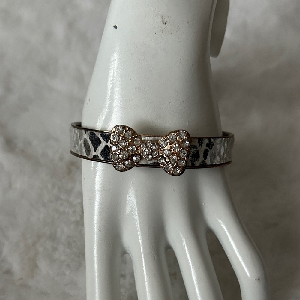 Chic Leopard Print Bow Bracelet with Rhinestones